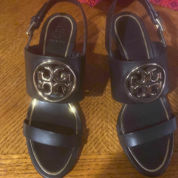 Tory Burch wedge size 8.5 Black never worn - Picture 2 of 6